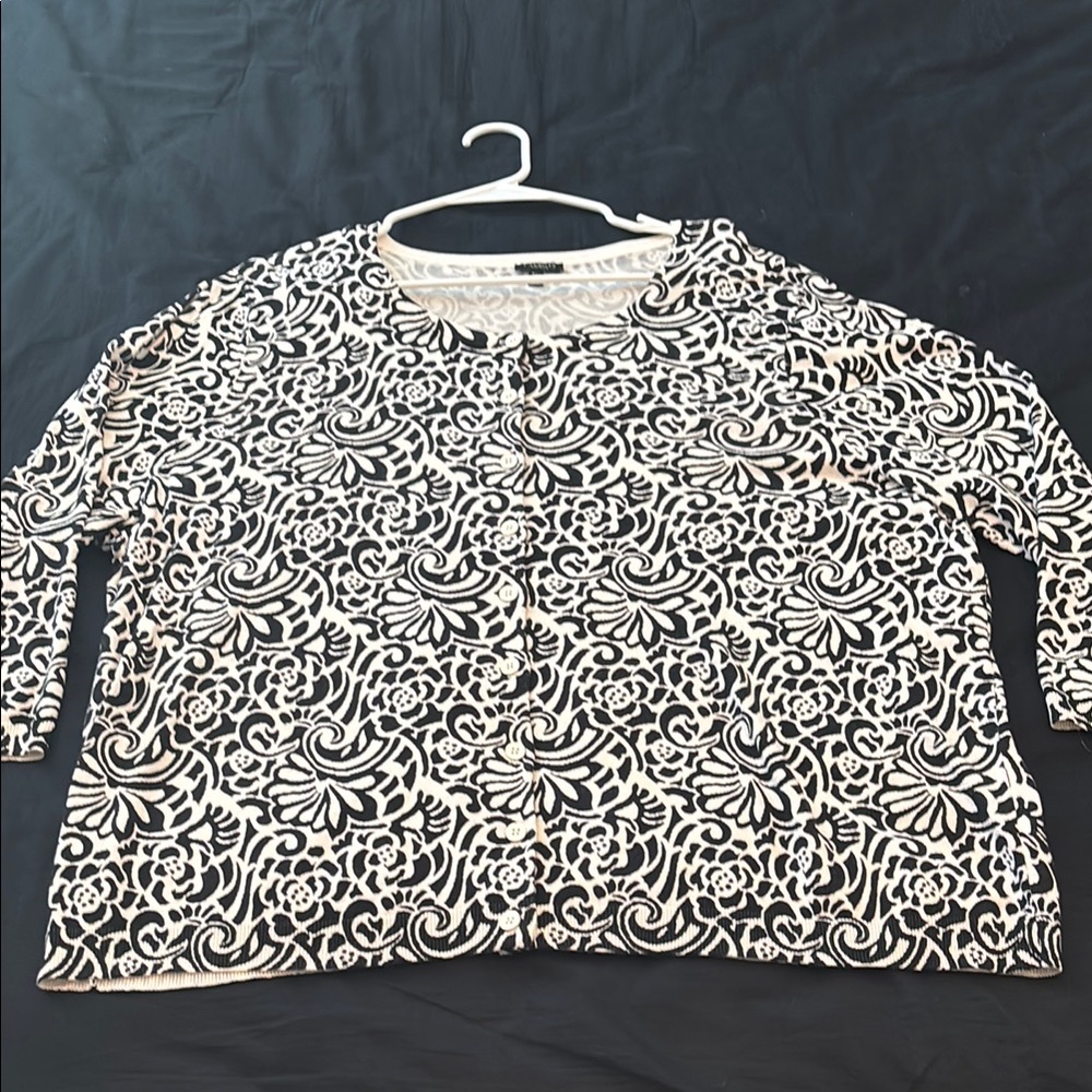 Talbots Plus Petite Woman’s  Black and White Patterned Floral  3Xp button down